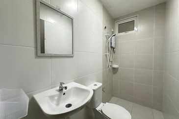 Walking Distance to Aman Central D’Aman Residence Condominium For Rent