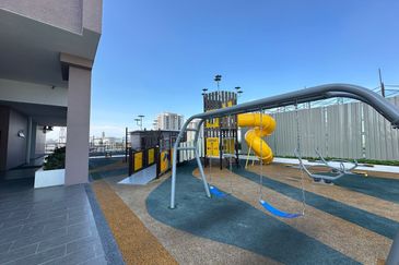 Walking Distance to Aman Central D’Aman Residence Condominium For Rent