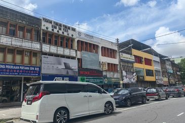 Jalan Pintu Sepuluh