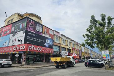 Jalan Pegawai