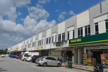 Kompleks Perniagaan Langgar