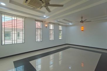 3 Storey Bungalow Darulaman Golf & Country Resort Jitra For Sale