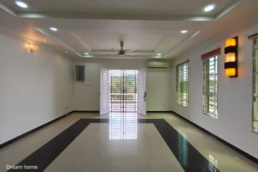 3 Storey Bungalow Darulaman Golf & Country Resort Jitra For Sale