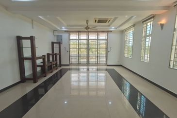 3 Storey Bungalow Darulaman Golf & Country Resort Jitra For Sale