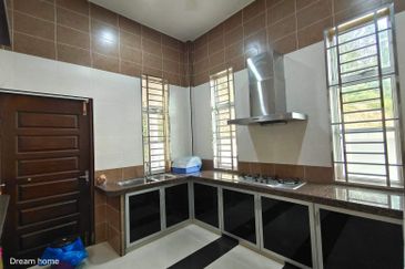 3 Storey Bungalow Darulaman Golf & Country Resort Jitra For Sale