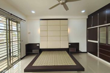 3 Storey Bungalow Darulaman Golf & Country Resort Jitra For Sale