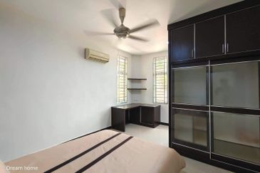 3 Storey Bungalow Darulaman Golf & Country Resort Jitra For Sale