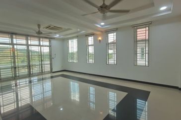 3 Storey Bungalow Darulaman Golf & Country Resort Jitra For Sale
