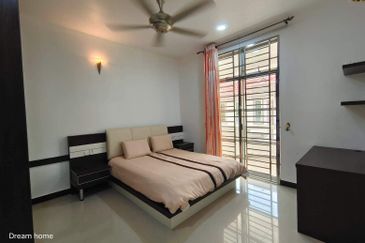 3 Storey Bungalow Darulaman Golf & Country Resort Jitra For Sale