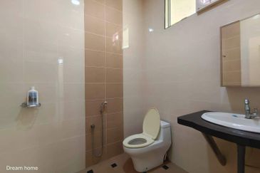 3 Storey Bungalow Darulaman Golf & Country Resort Jitra For Sale