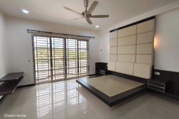 3 Storey Bungalow Darulaman Golf & Country Resort Jitra For Sale