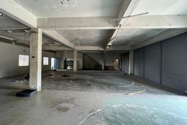 Big Land Warehouse With 3 Storey Office Building Jalan Kodiang Jitra For Rent