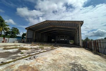 Big Land Warehouse With 3 Storey Office Building Jalan Kodiang Jitra For Rent