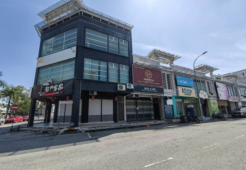 Corner 1st & 2nd Floor Shoplot Kompleks Perniagaan LITC Jalan Putra