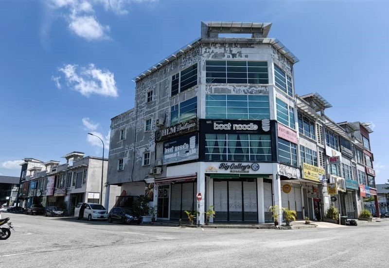 Corner 1st & 2nd Floor Shoplot Kompleks Perniagaan LITC Jalan Putra