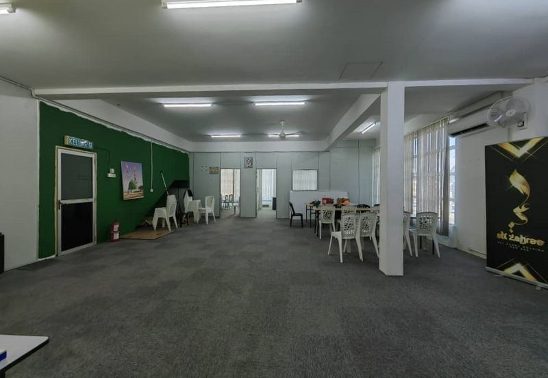 Corner 1st & 2nd Floor Shoplot Kompleks Perniagaan LITC Jalan Putra