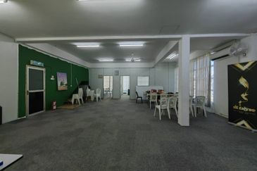 Corner 1st & 2nd Floor Shoplot Kompleks Perniagaan LITC Jalan Putra