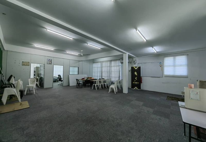 Corner 1st & 2nd Floor Shoplot Kompleks Perniagaan LITC Jalan Putra