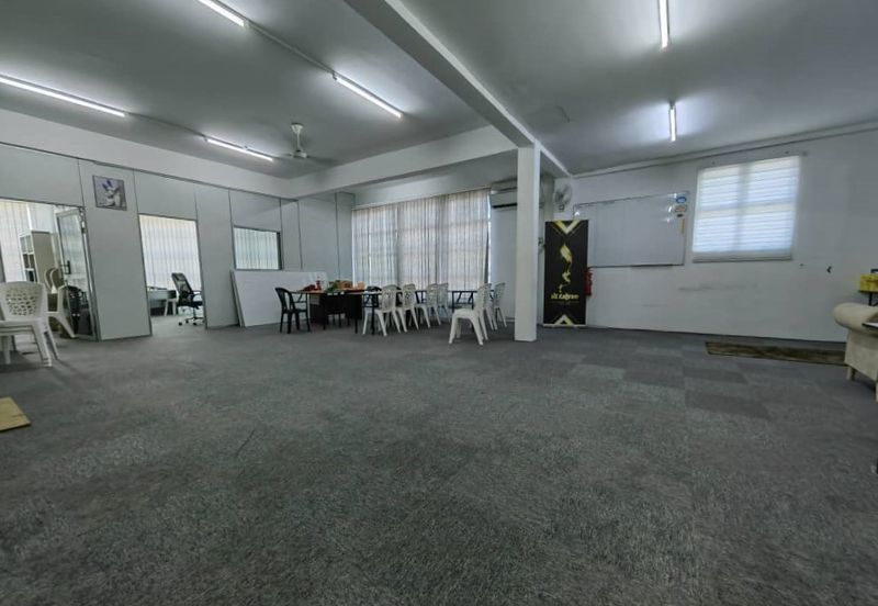 Corner 1st & 2nd Floor Shoplot Kompleks Perniagaan LITC Jalan Putra