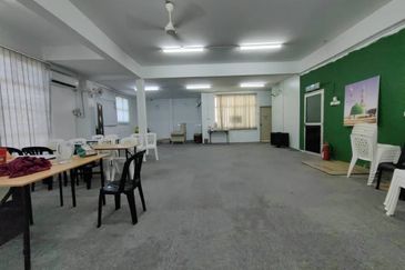 Corner 1st & 2nd Floor Shoplot Kompleks Perniagaan LITC Jalan Putra