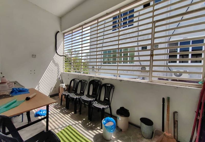 Corner 1st & 2nd Floor Shoplot Kompleks Perniagaan LITC Jalan Putra