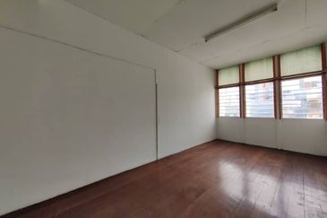 Jalan Seberang Perak