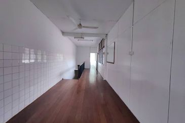 Jalan Seberang Perak