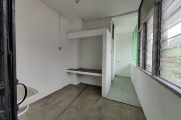 Jalan Seberang Perak