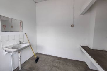 Jalan Seberang Perak