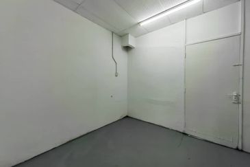 Jalan Seberang Perak