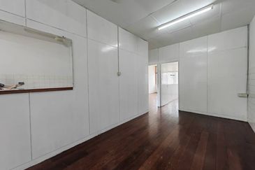 Jalan Seberang Perak