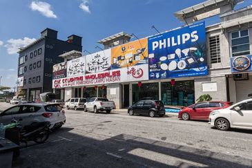 Whole Unit Corner Lot 3 Storey Shoplot at LITC Jalan Putra / Mergong For Rent