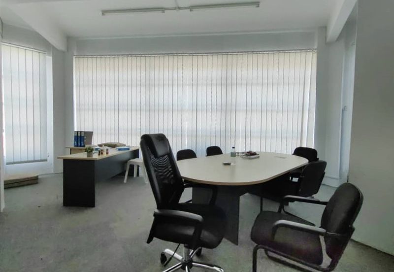 Whole Unit Corner Lot 3 Storey Shoplot at LITC Jalan Putra / Mergong For Rent