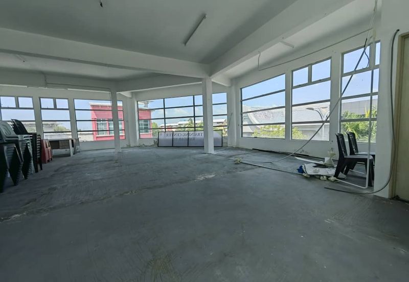 Whole Unit Corner Lot 3 Storey Shoplot at LITC Jalan Putra / Mergong For Rent