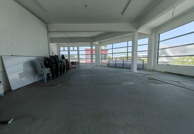 Whole Unit Corner Lot 3 Storey Shoplot at LITC Jalan Putra / Mergong For Rent