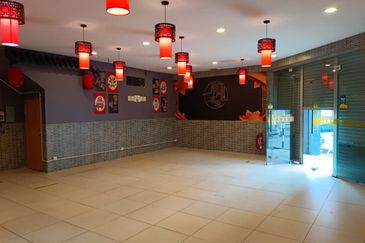 Whole Unit Corner Lot 3 Storey Shoplot at LITC Jalan Putra / Mergong For Rent