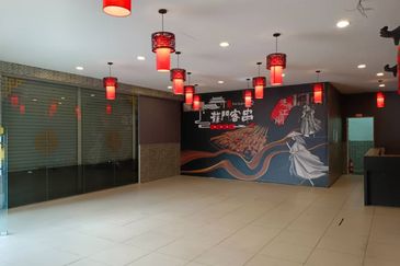 Whole Unit Corner Lot 3 Storey Shoplot at LITC Jalan Putra / Mergong For Rent