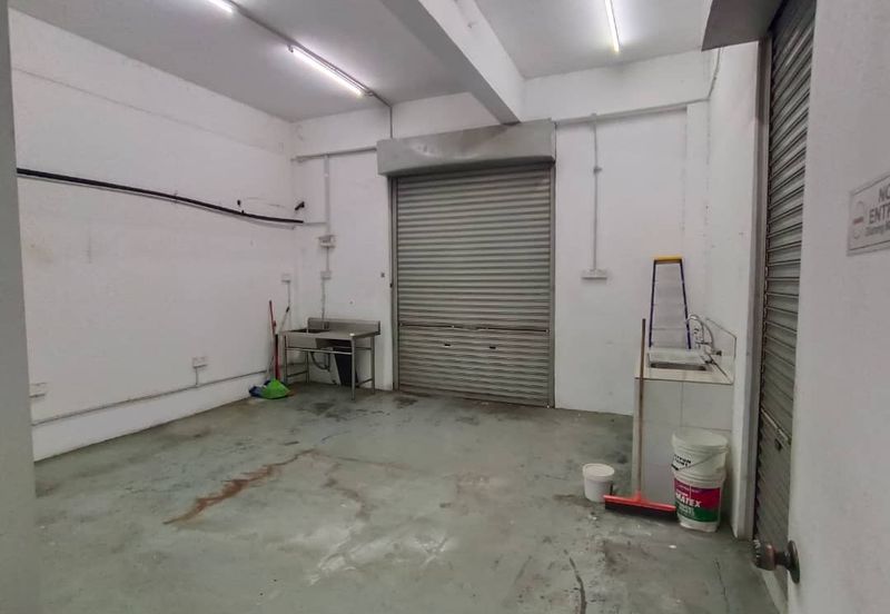 Whole Unit Corner Lot 3 Storey Shoplot at LITC Jalan Putra / Mergong For Rent