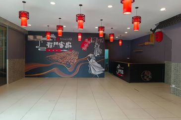 Corner Lot Ground Floor Shoplot at LITC Jalan Putra / Mergong For Rent