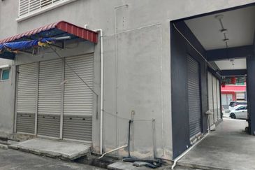 Corner Lot Ground Floor Shoplot at LITC Jalan Putra / Mergong For Rent