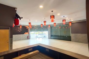 Corner Lot Ground Floor Shoplot at LITC Jalan Putra / Mergong For Rent