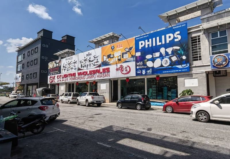 Corner Lot Ground Floor Shoplot at LITC Jalan Putra / Mergong For Rent