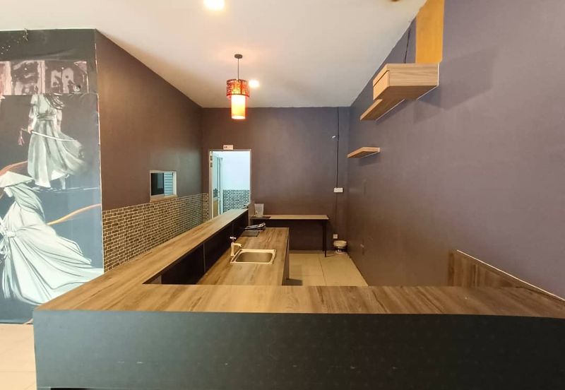 Corner Lot Ground Floor Shoplot at LITC Jalan Putra / Mergong For Rent