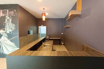 Corner Lot Ground Floor Shoplot at LITC Jalan Putra / Mergong For Rent