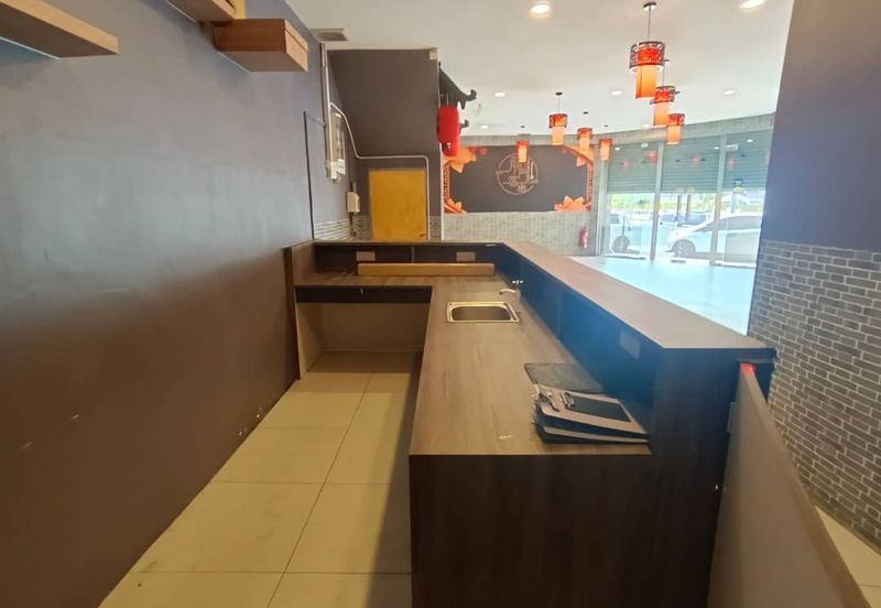 Corner Lot Ground Floor Shoplot at LITC Jalan Putra / Mergong For Rent