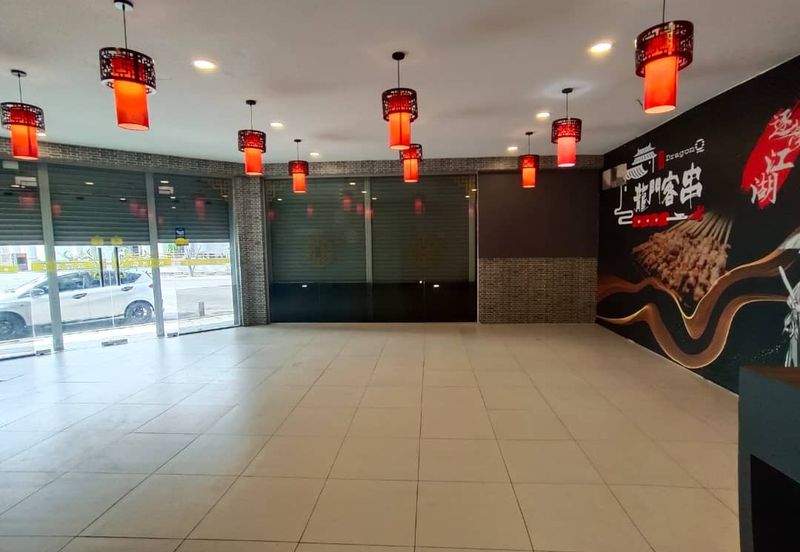 Corner Lot Ground Floor Shoplot at LITC Jalan Putra / Mergong For Rent