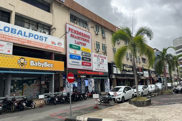 Town Area 3 Combining 3 Storey Shoplot Near Aman Central For Sale