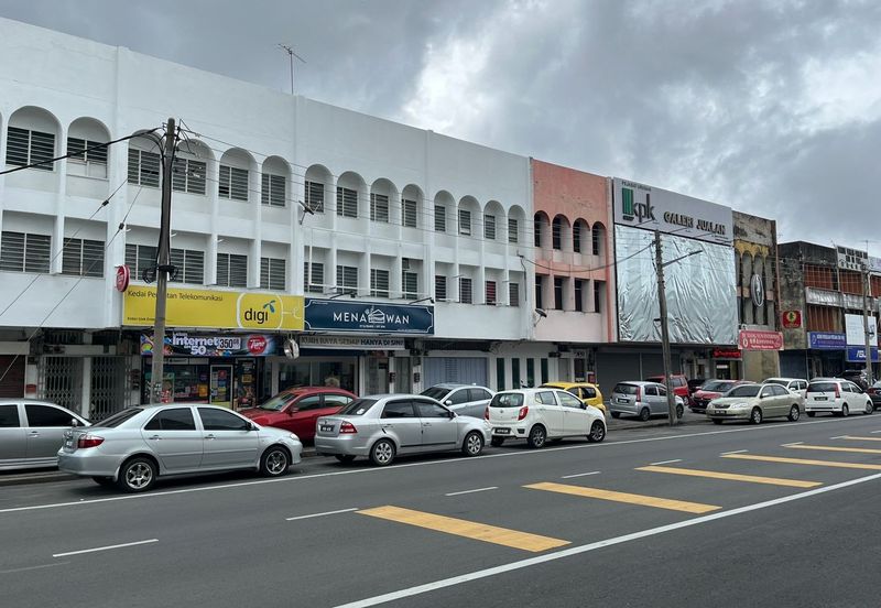 Town Area 3 Combining 3 Storey Shoplot Near Aman Central For Sale