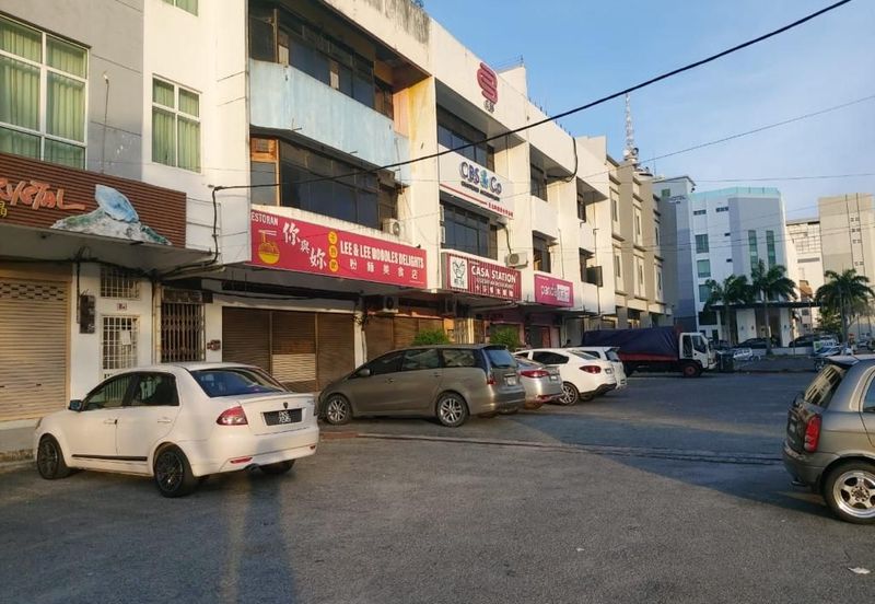 Town Area 3 Combining 3 Storey Shoplot Near Aman Central For Sale