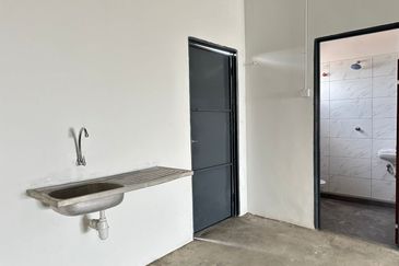 Facing Main Road Warehouse Simpang Empat Alor Setar For Rent